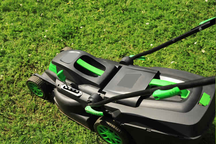 electric mowers vs gas mowers