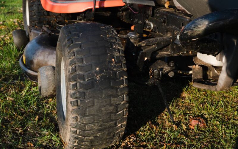 7 Tips for Choosing the Right Lawn Mower Tires