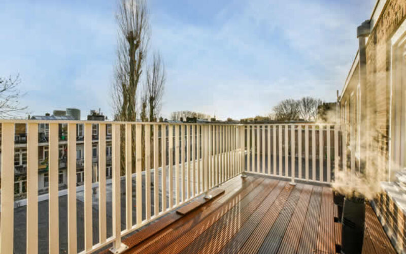 Top 5 Benefits of Choosing Professional Aluminum Deck Railing