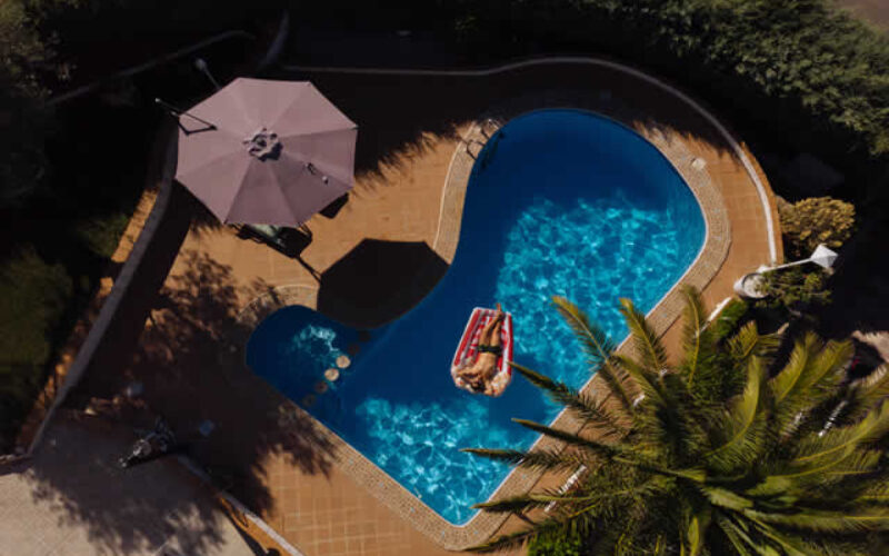 7 Qualities to Look for When Hiring Swimming Pool Builders