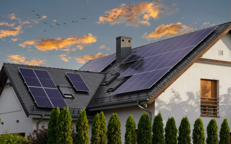 4 Benefits of Installing Solar Panels on Your Home