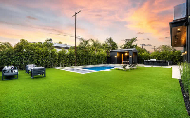 7 Reasons to Invest in Artificial Grass for Your Home