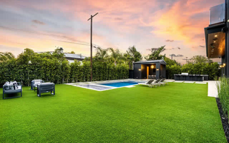Why Artificial Grass Is a Great Alternative to Natural Lawns