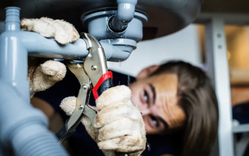 Best Practices When Working with Professional Plumbers: A Complete Guide