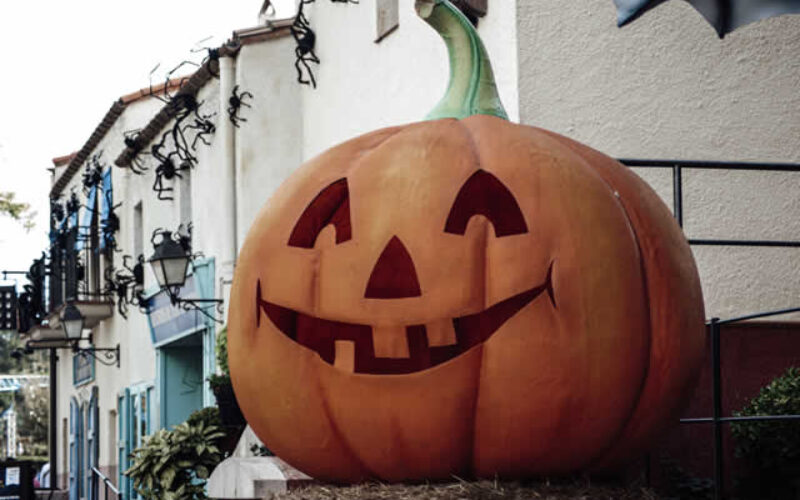 Spooktacular Curb Appeal: Inflatable Halloween Decor Ideas