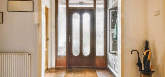 From Cluttered Chaos to Welcoming Warmth: Organize Your Entryway