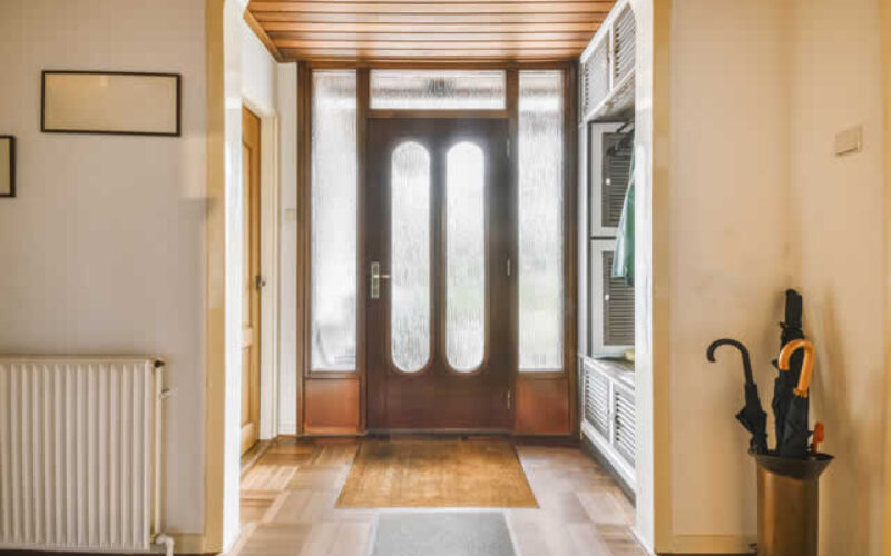 From Cluttered Chaos to Welcoming Warmth: Organize Your Entryway
