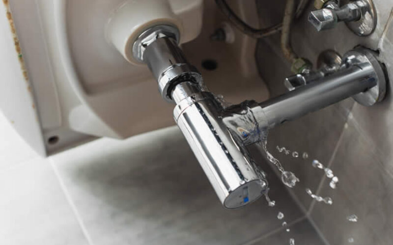 The First Hours: What to Do After a Pipe Bursts in Your Home