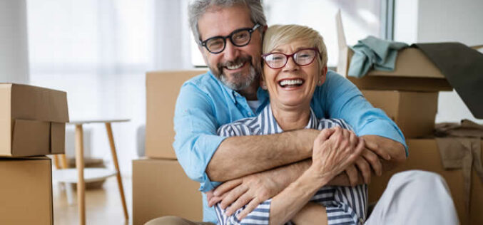Minimalist Senior: A Room by Room Guide to Stress Free Downsizing