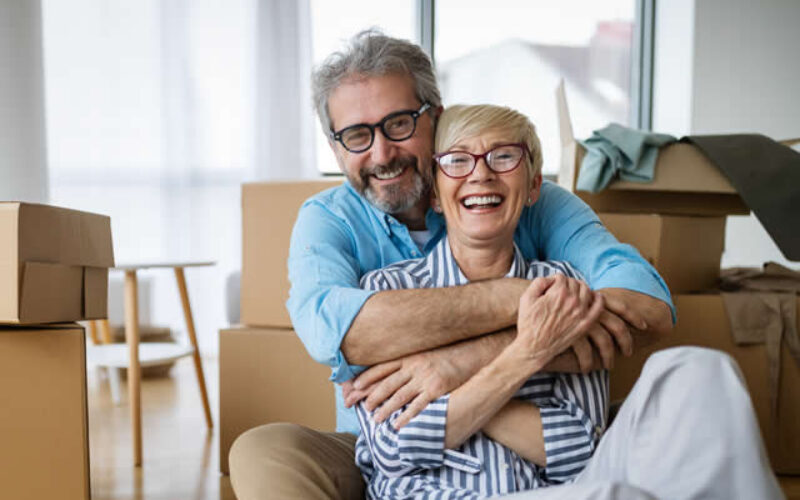 Minimalist Senior: A Room by Room Guide to Stress Free Downsizing