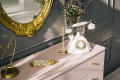 Mixing Old and New: Blending Vintage Pieces with Modern Décor