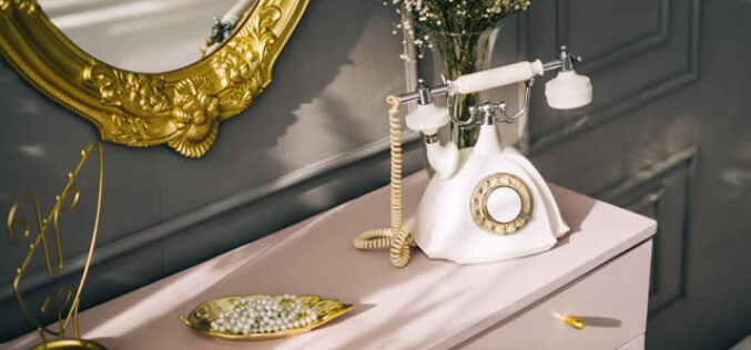 Mixing Old and New: Blending Vintage Pieces with Modern Décor