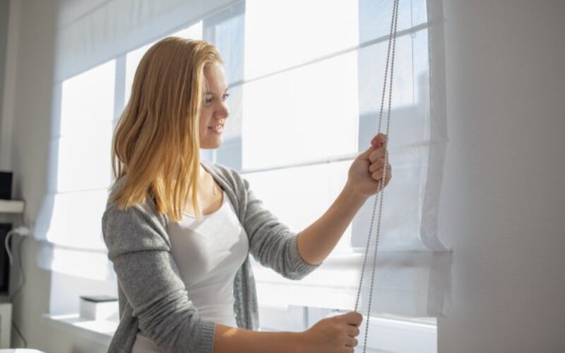 Managing Evening Privacy Without Heavy Curtains