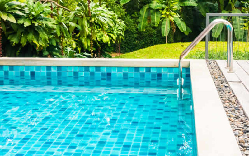 How Tampa Bay Pools Solves Florida’s Unique Pool Challenges: Your Local Expert for Custom Pools in Tampa Bay