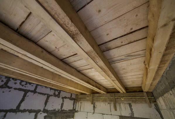 7 Warning Signs of Crawl Space Moisture Problems