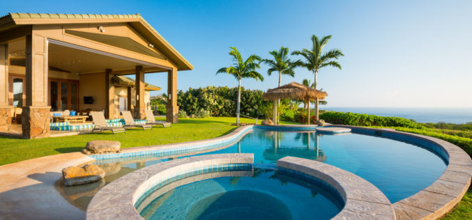 Luxury Shaped Swimming Pool with Attached Hot Tub