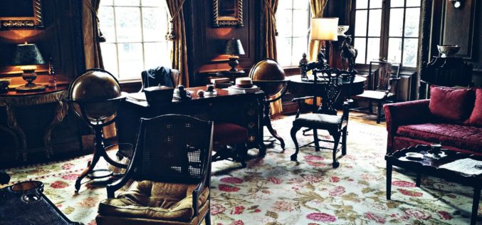 Antique Design and Decor for a Home Den