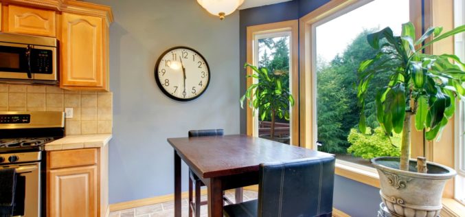 Breakfast Table Nook When Dining Needs to Be Fast