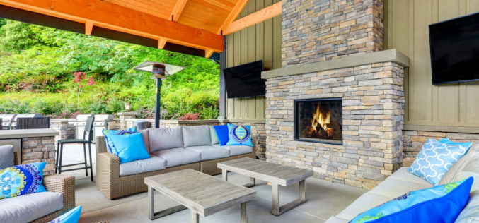 Outdoor Fireplaces for Patio Entertainment