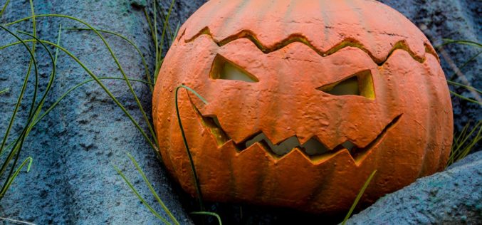 Halloween Pumpkin Displays for Exterior Home