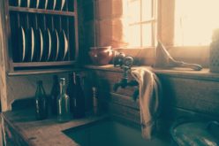 For That Nostalgic Look In a Kitchen: Farmhouse Kitchen Sink