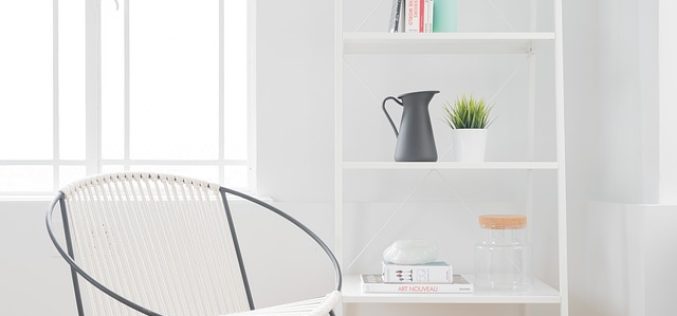 Using White Bookshelves To Highlight Den Look and Decor