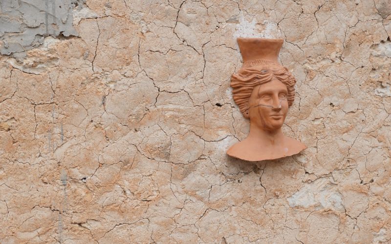 Decorating Your Outside Walls With Wall Decor