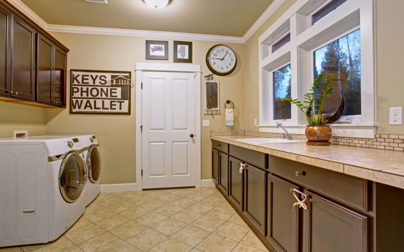 <span>photo image analysis:</span> Functional Laundry Room
