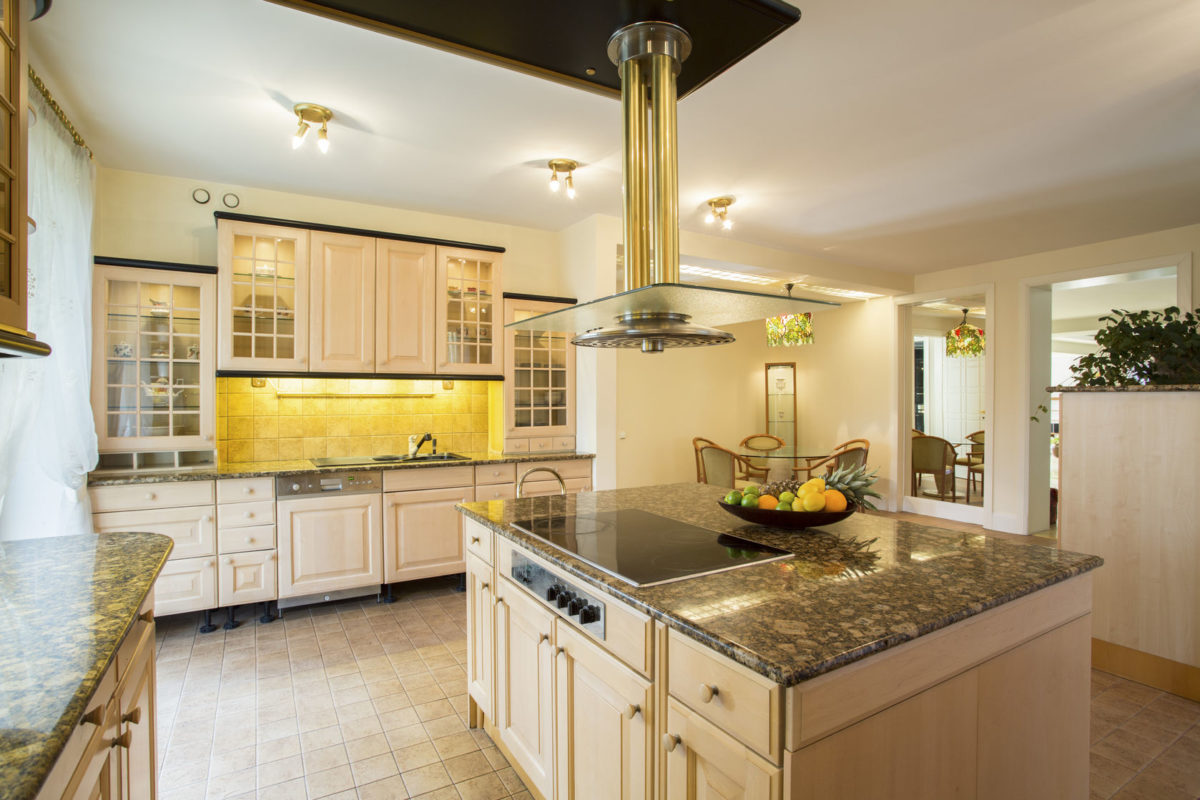 Islands and Eat-Up Kitchen Counters