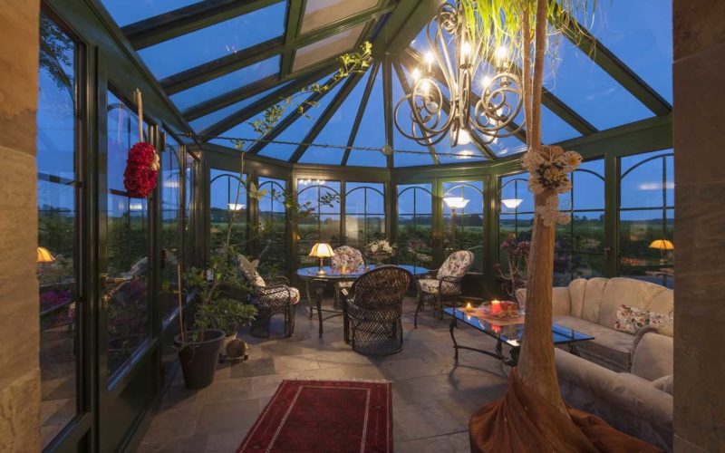 <span>photo image analysis:</span> All-Season Sunroom Design and Decor