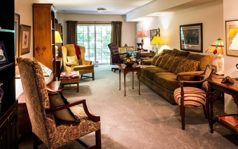 <span>photo image analysis:</span> Decorating a Home Den/Seating Area