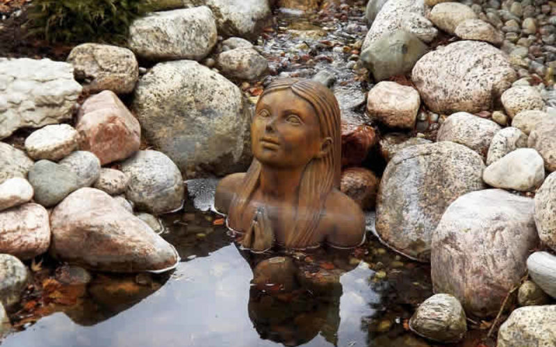 Decorative Edging Stone to Border Your Pond