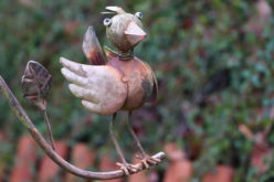 Using Garden Metal Art for Yard Decoration