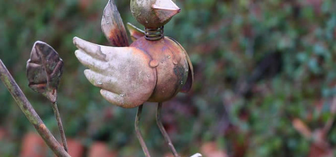 Using Garden Metal Art for Yard Decoration