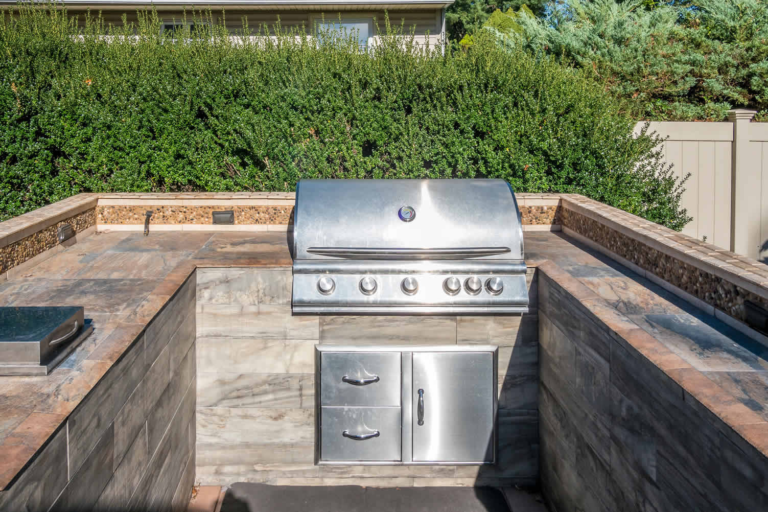 outdoor kitchen