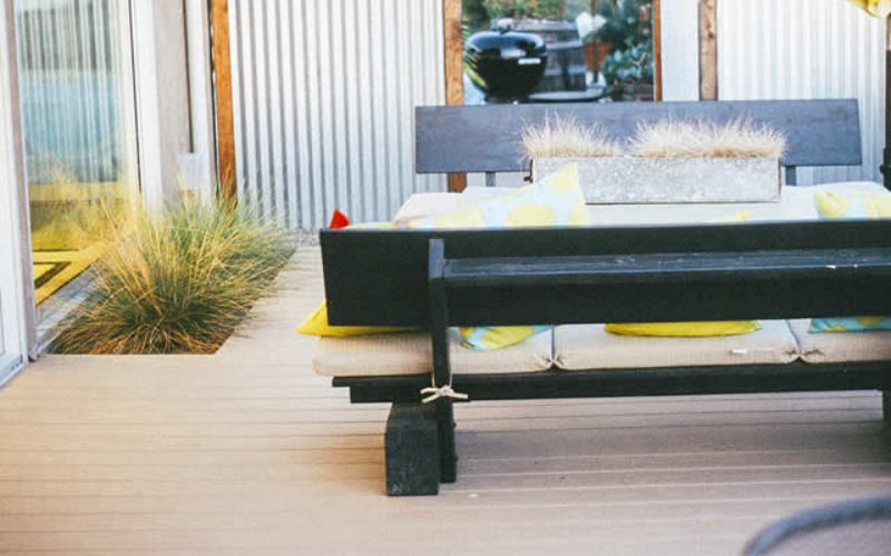 Floating Decks – Beautiful Concept to Enhance Your Landscape Look