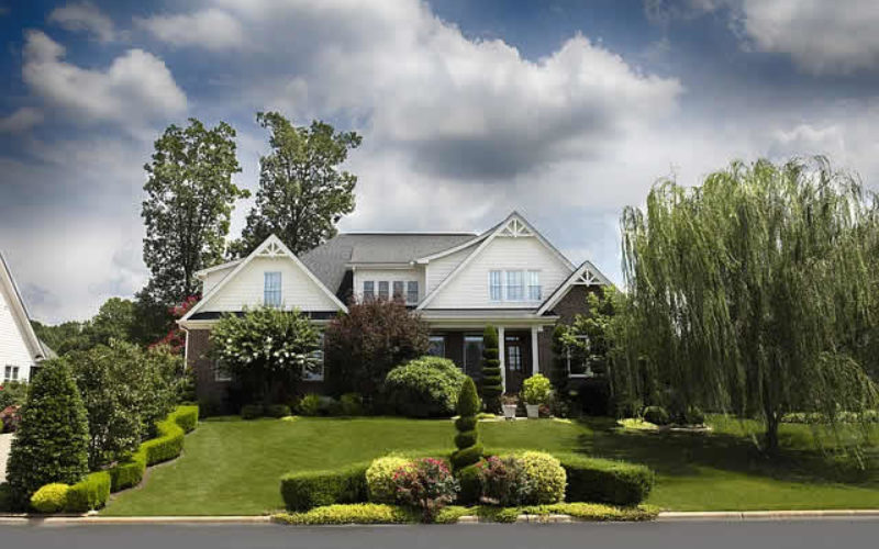 5 Exterior Styles That Instantly Improve Your Curb Appeal