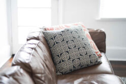 <span>topic analysis:</span>  Transform Your Living Room Into A Clean Functional Space