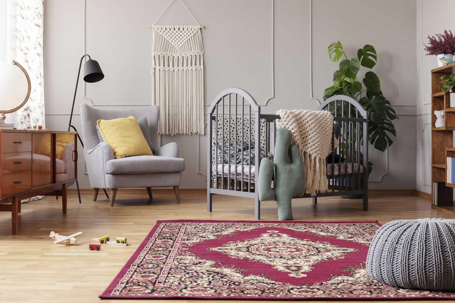 decorating a baby nursery room