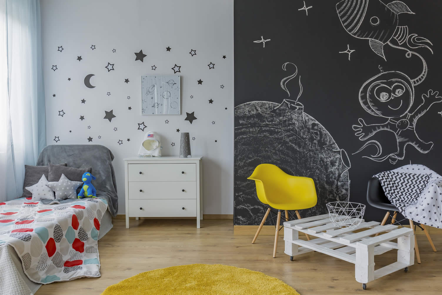 decorating a baby nursery room