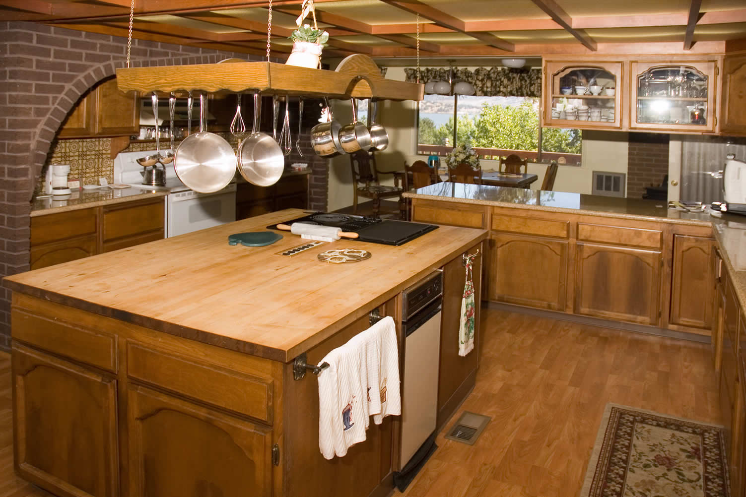 farmhouse kitchen essentials
