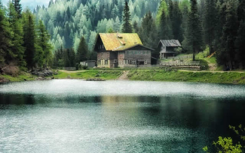 Tips for Choosing the Right Lake House