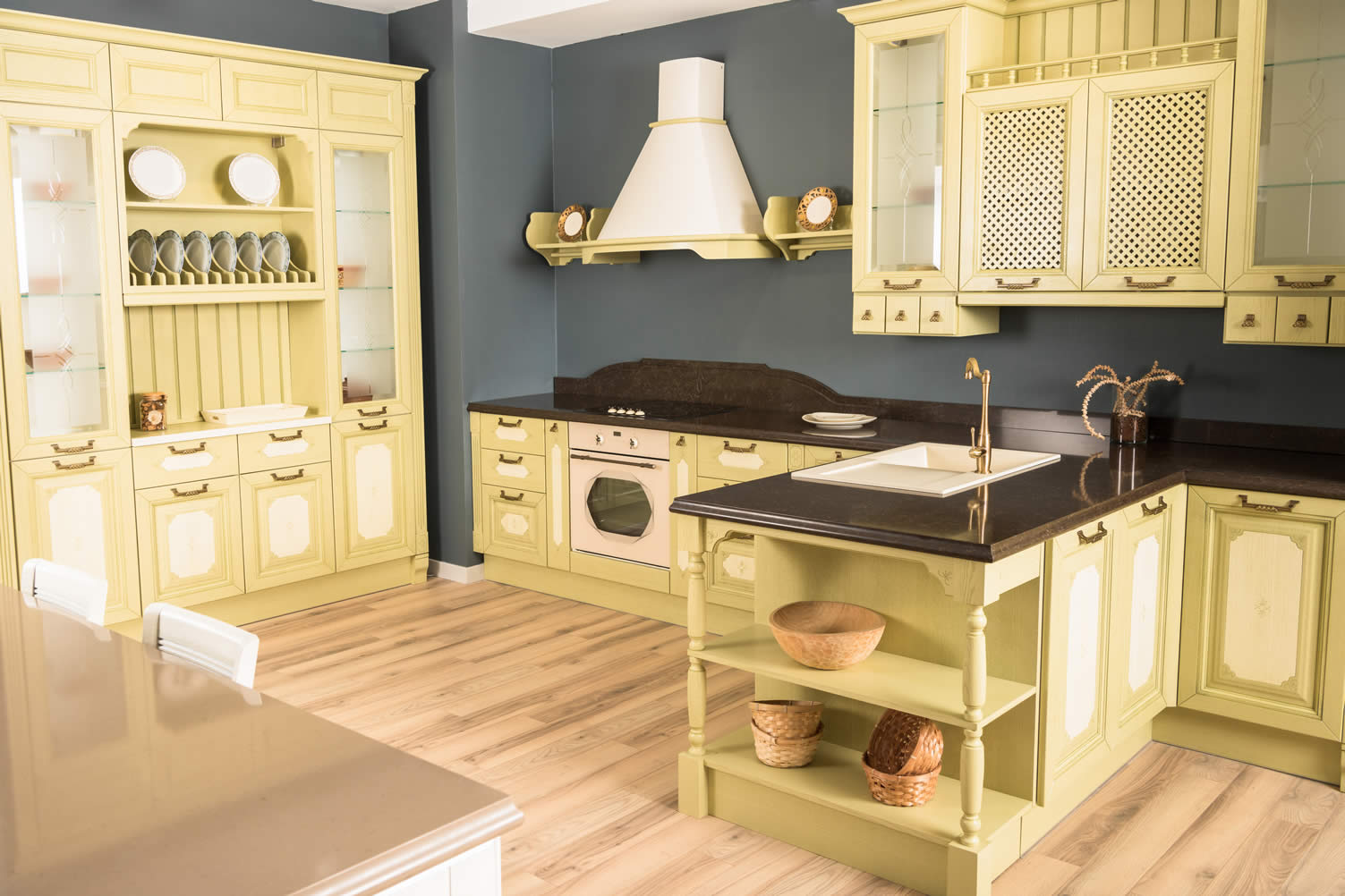 how to make a small kitchen look elegant