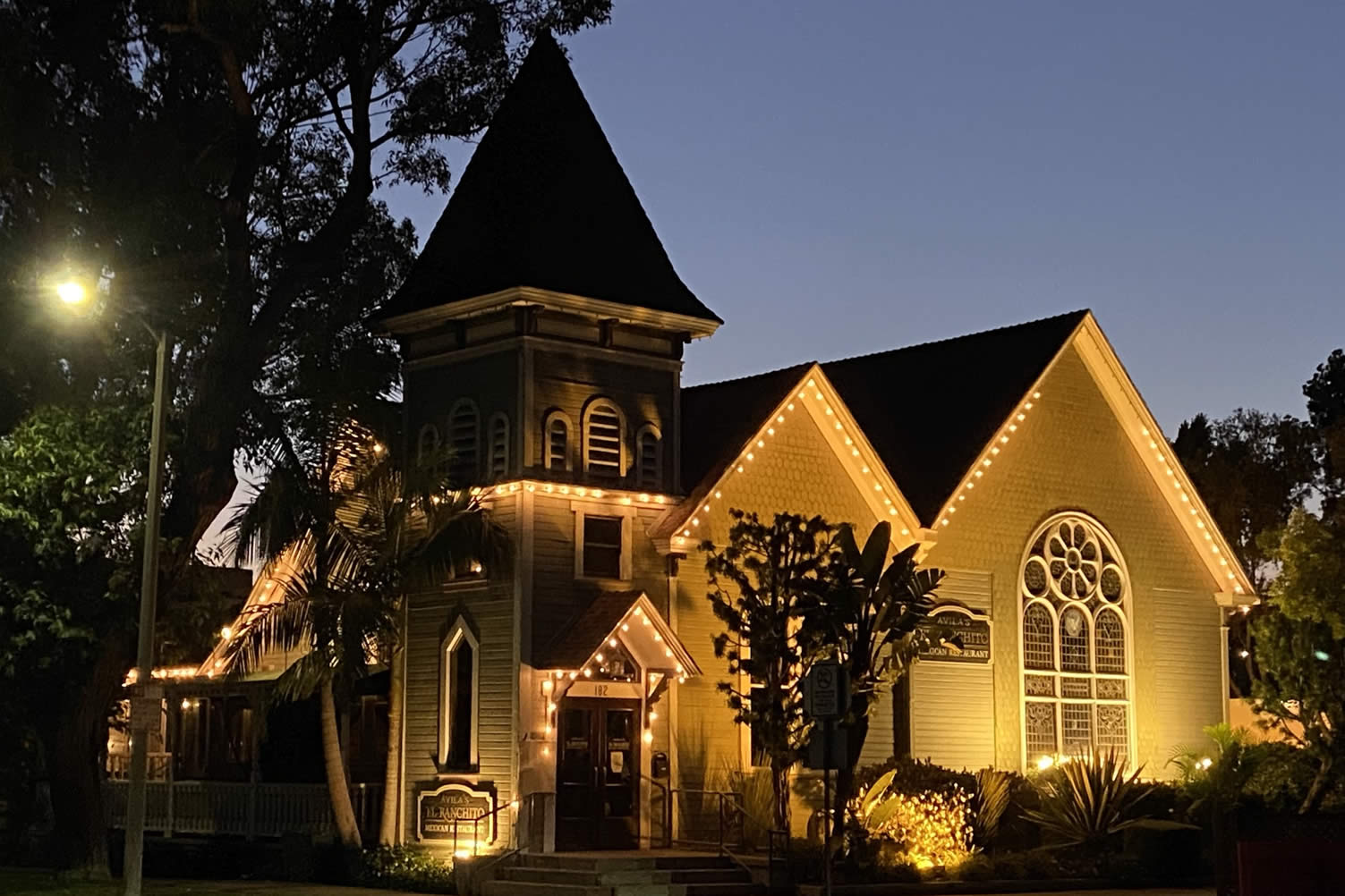 what you should know about landscape lighting