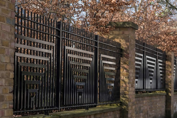 how to choose a new fence