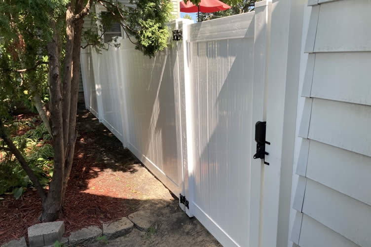 how to choose a new fence