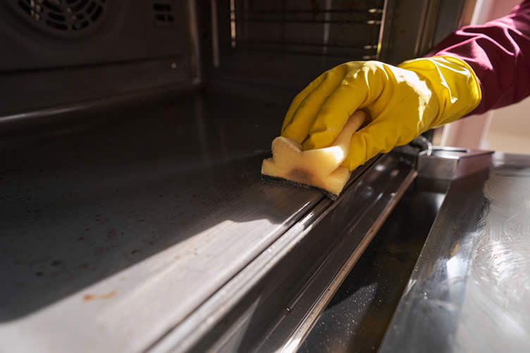 how to completely clean an oven