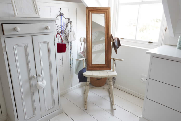 bedroom renovation ideas which can add a vintage touch