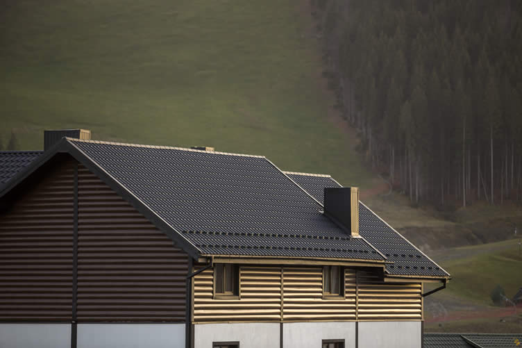 main benefits of different types of siding