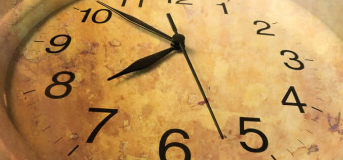 <span>product analysis:&nbsp;&nbsp;&nbsp;</span>Telling Time With A Decorative, Oversized Wall Clock